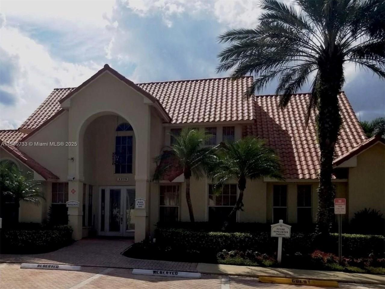 1281 Sw 46th Ave #2502 - Photo 2 of 22