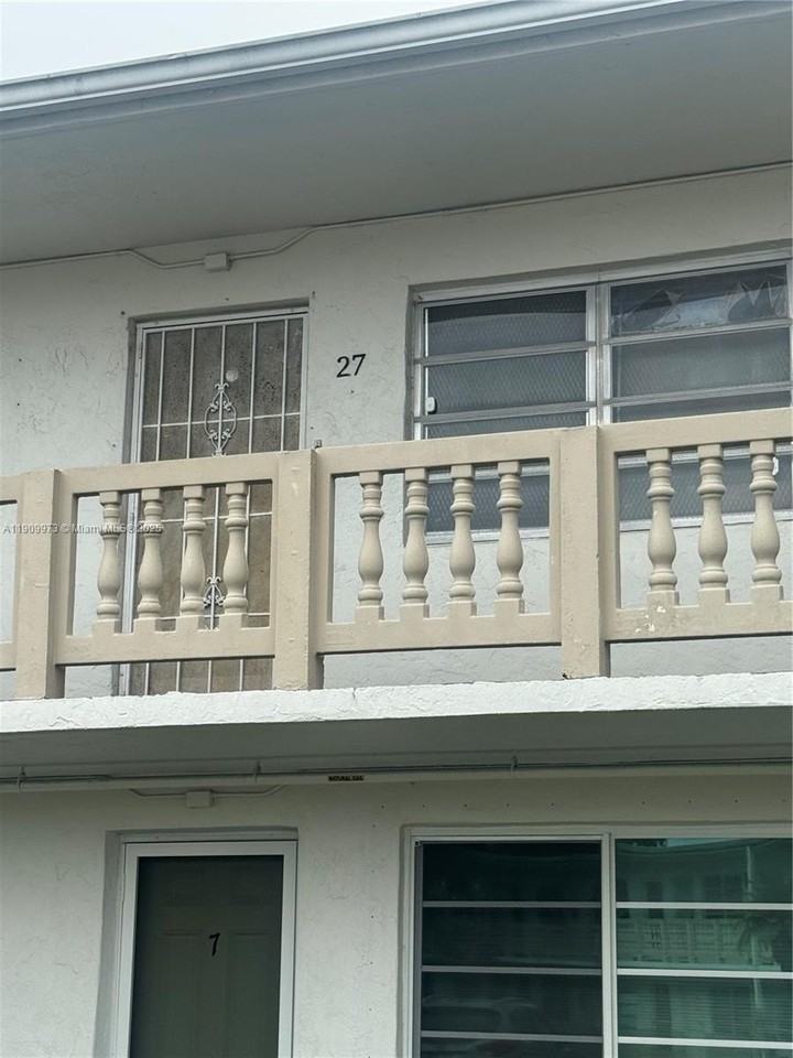 20120 Ne 2nd Ave #W27