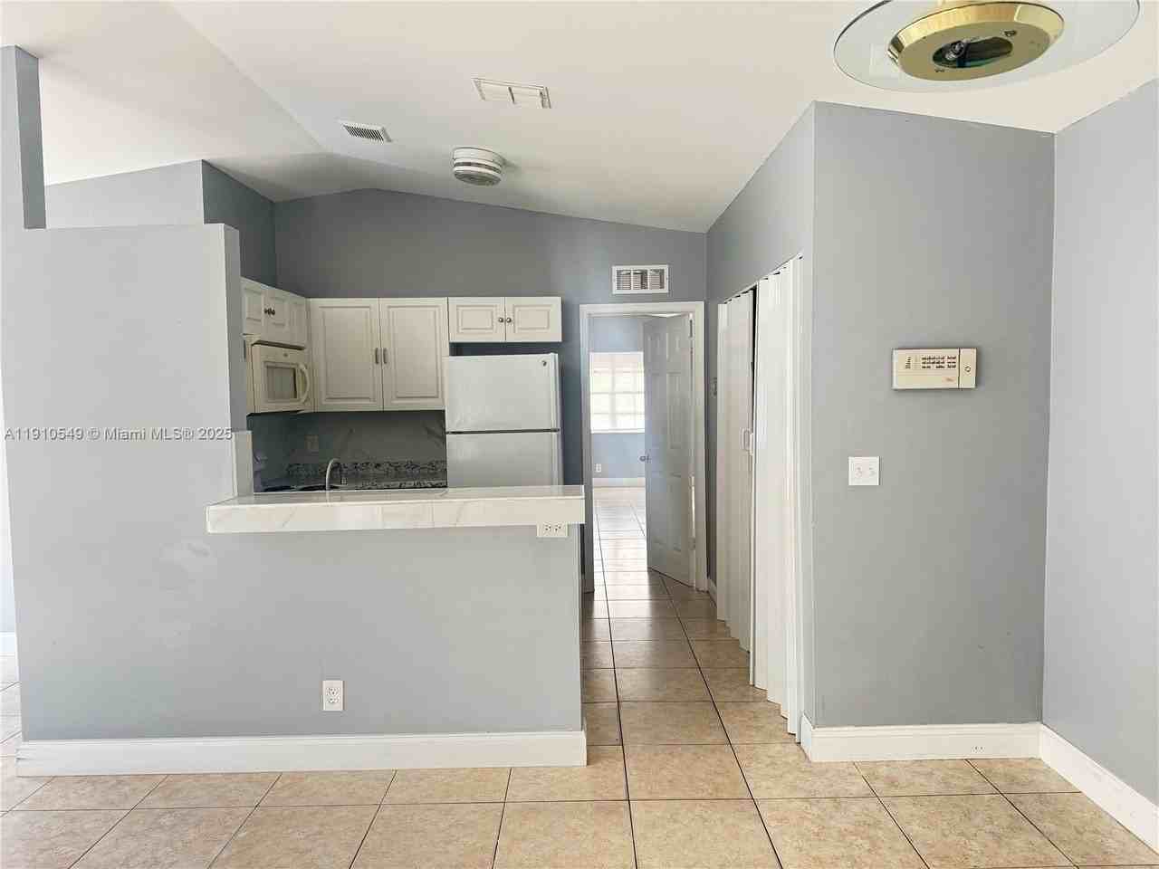 1234 Southwest 71st Terrace - Photo 4 of 20