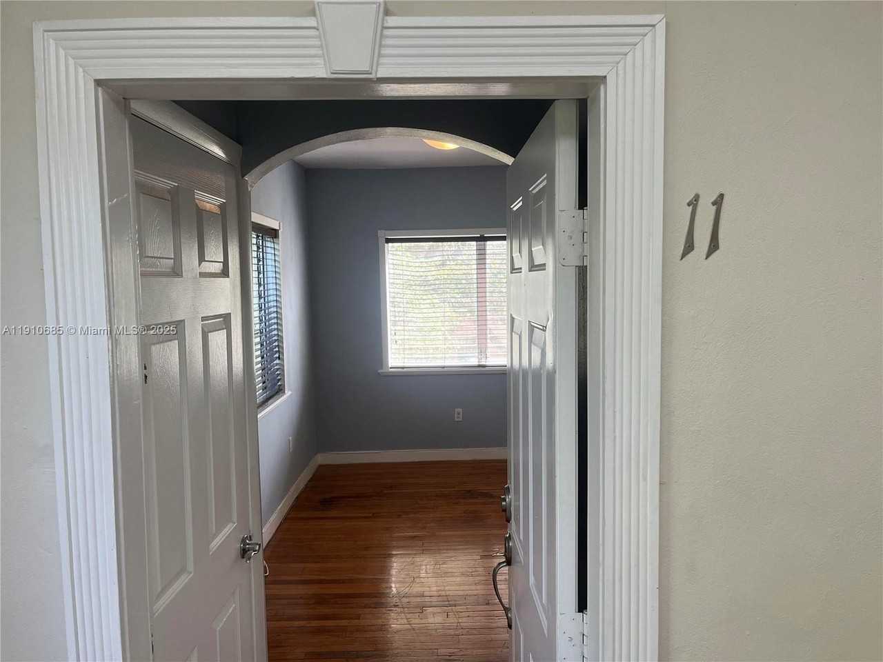 223 Calabria Ave #11 - Photo 4 of 26