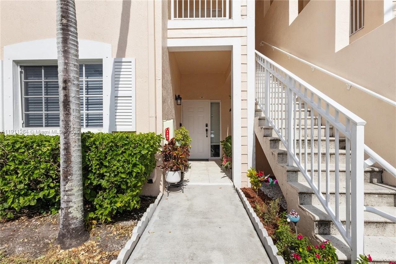 2741 Ne 4th St #103 - Photo 2 of 50