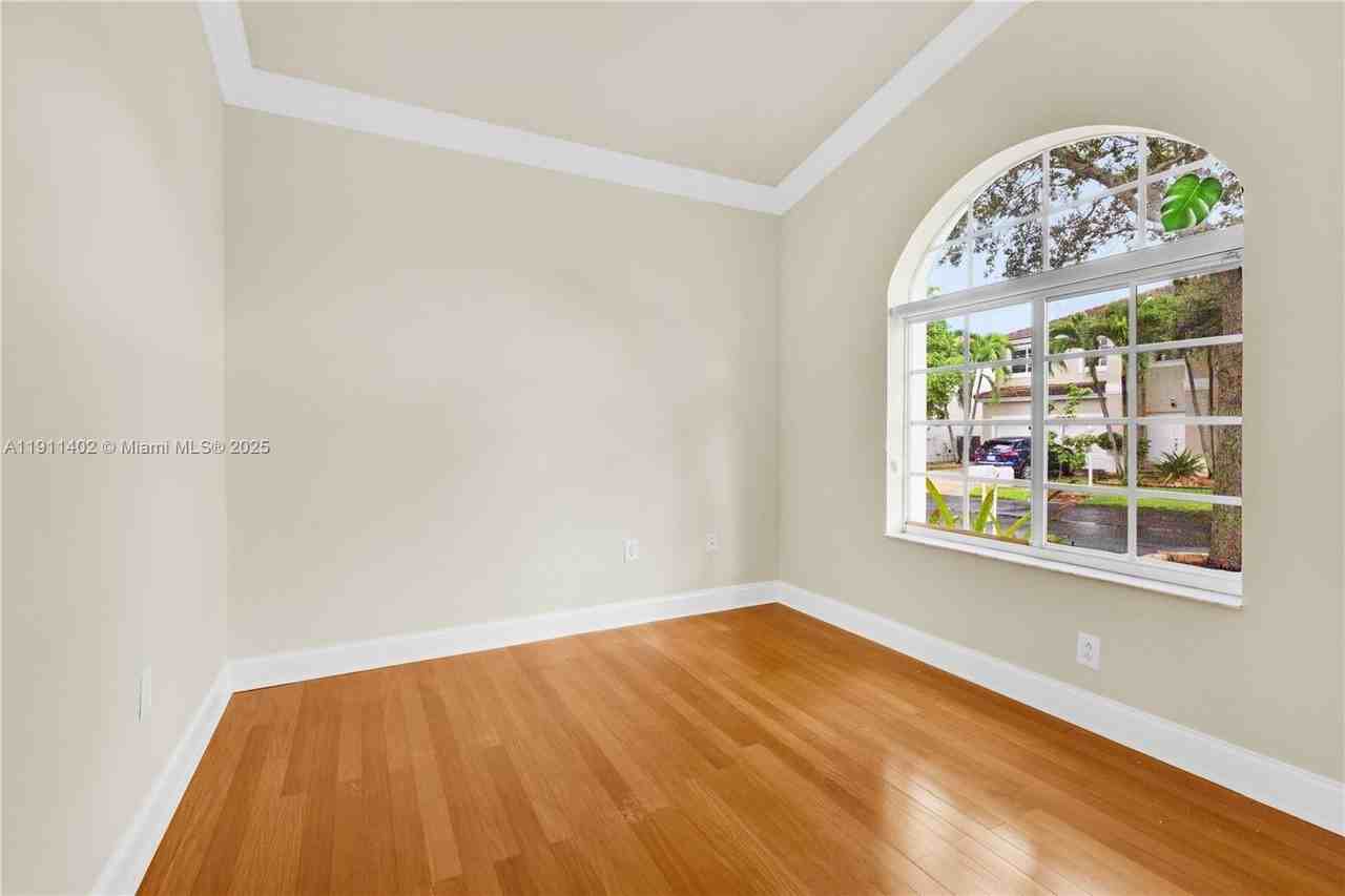 5334 Northwest 111th Court - Photo 5 of 28