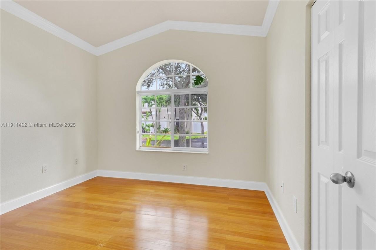 5334 Northwest 111th Court - Photo 6 of 28