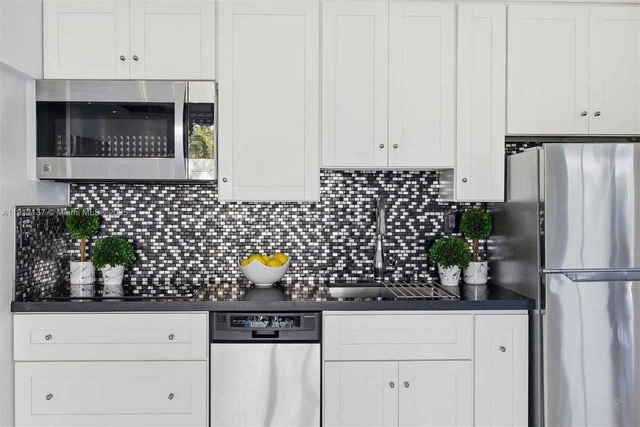 401 Ocean Drive #319 - Photo 4 of 50