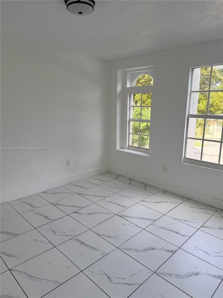 1652 Madison Street #5