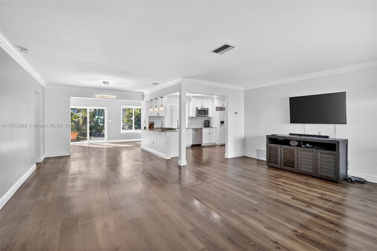 7920 Alhambra Blvd - Photo 5 of 38