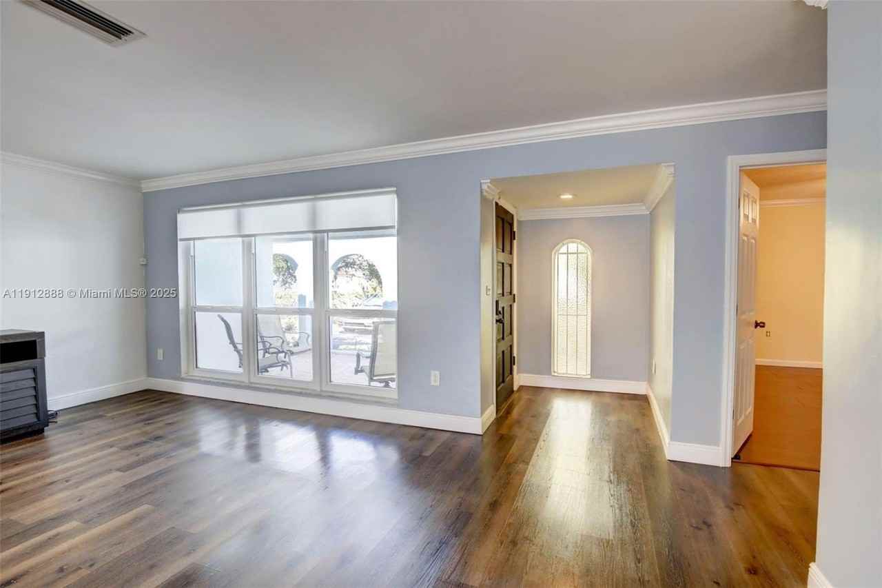 7920 Alhambra Blvd - Photo 6 of 38