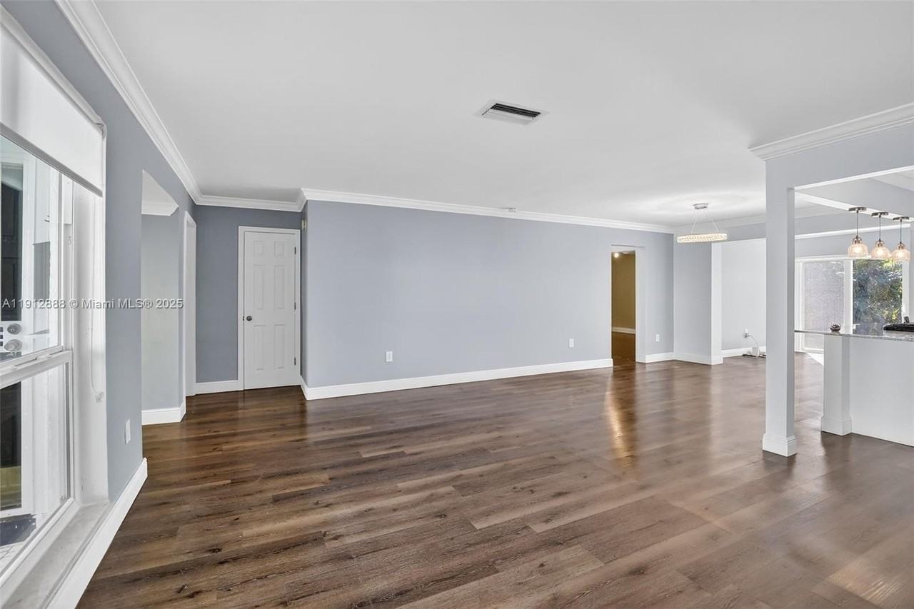 7920 Alhambra Blvd - Photo 7 of 38