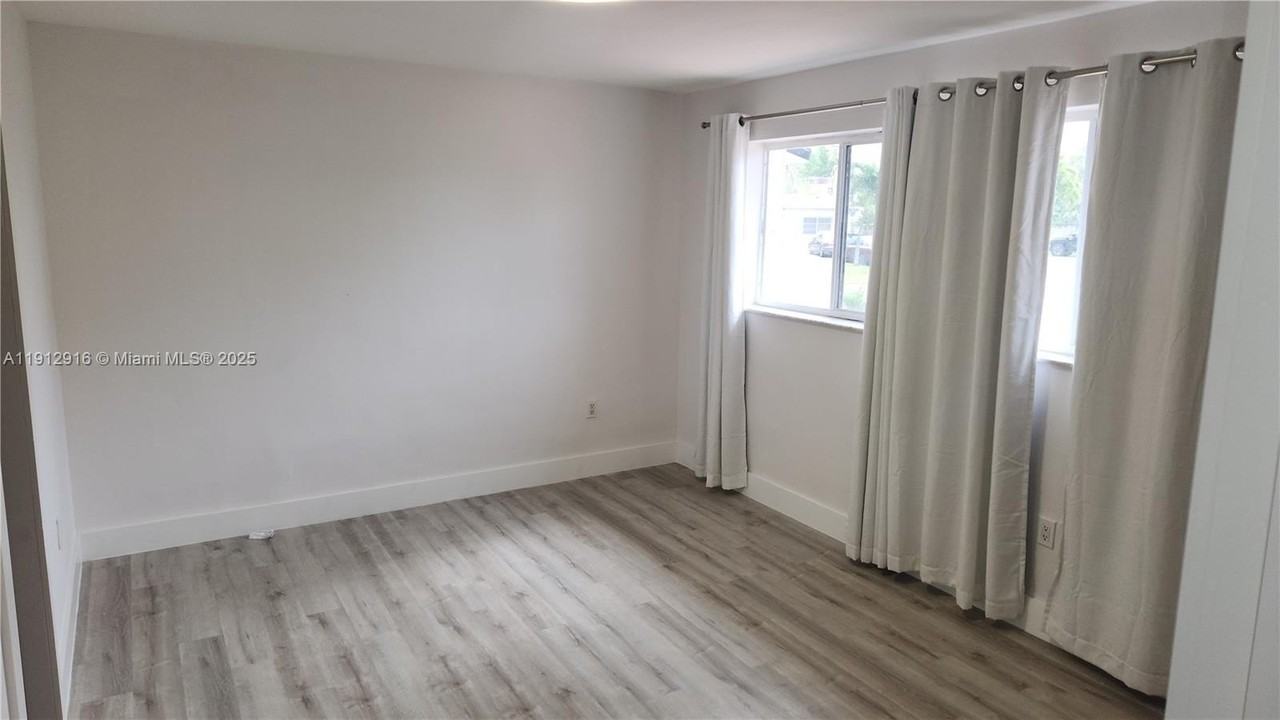 15630 Nw 2nd Ct - Photo 6 of 10