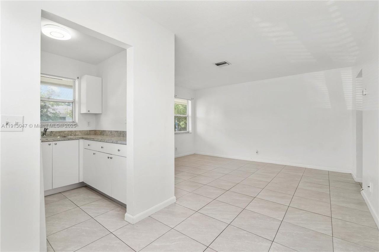 856 Sw 10th St #1 - Photo 6 of 15