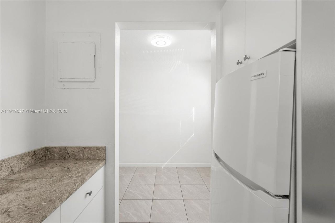 856 Sw 10th St #1 - Photo 7 of 15