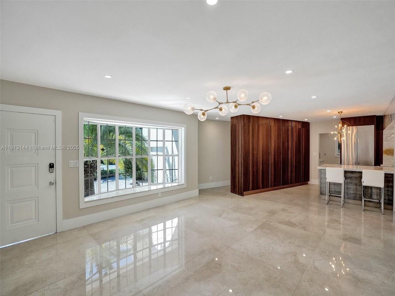 2421 Ne 7th Pl - Photo 4 of 48