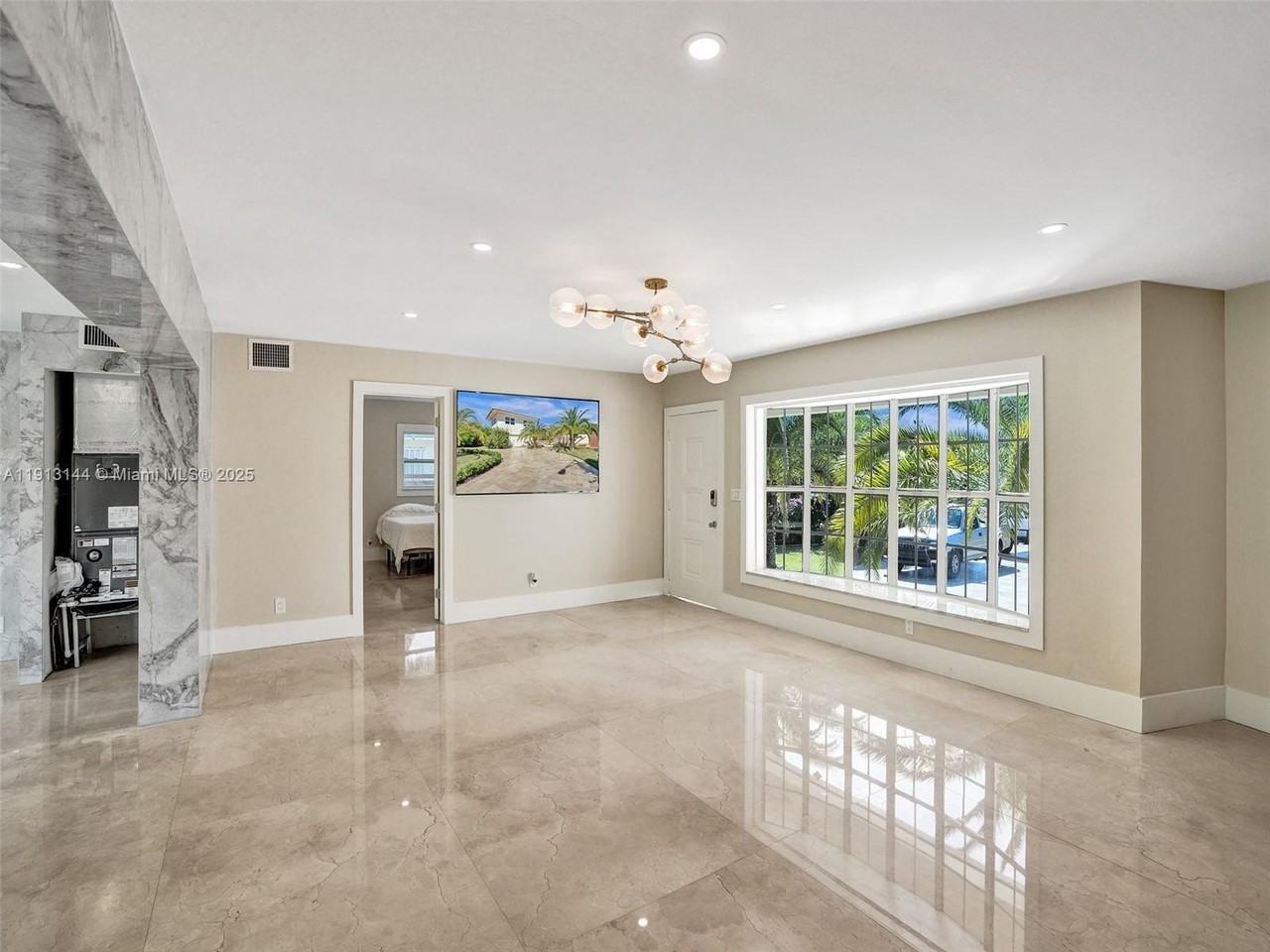 2421 Ne 7th Pl - Photo 6 of 48