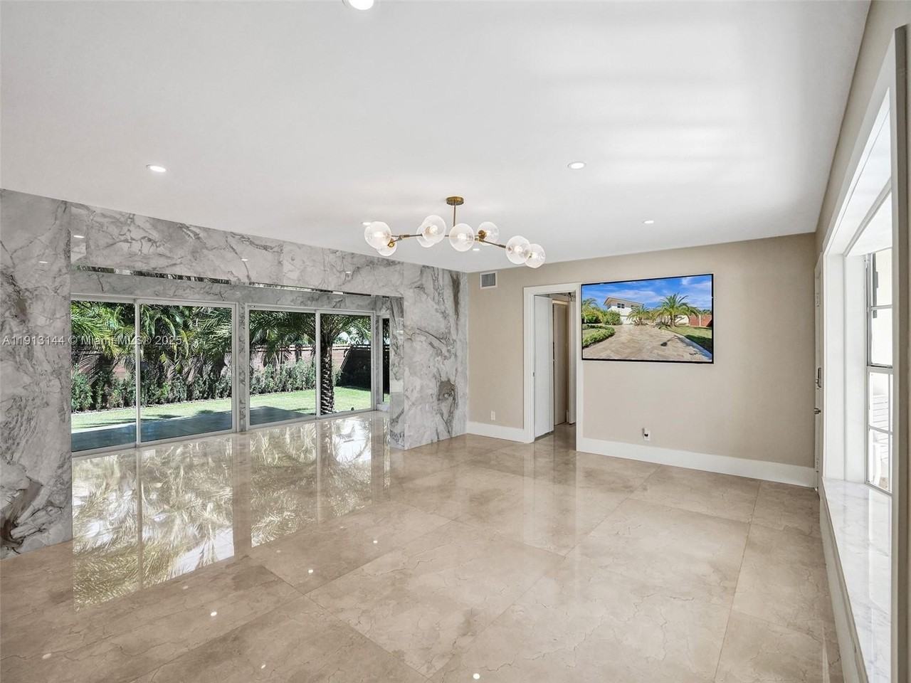 2421 Ne 7th Pl - Photo 7 of 48