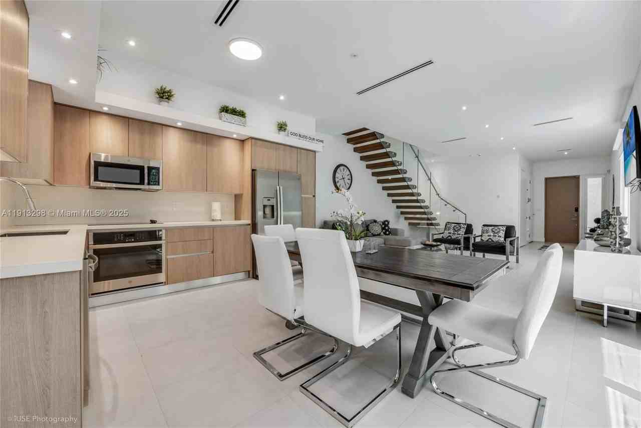 2868 Southwest 33rd Court #2868 - Photo 4 of 15