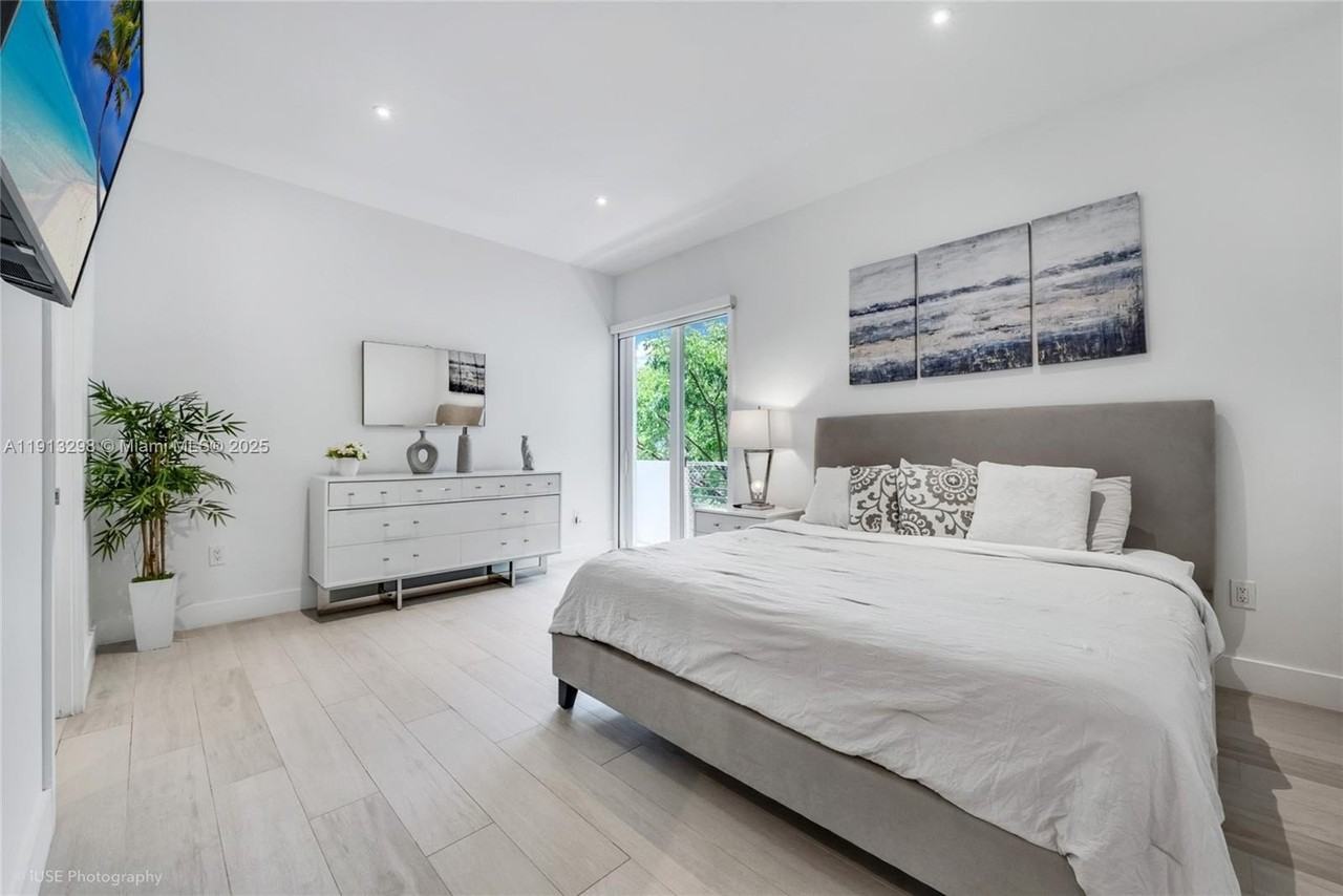 2868 Southwest 33rd Court #2868 - Photo 6 of 15