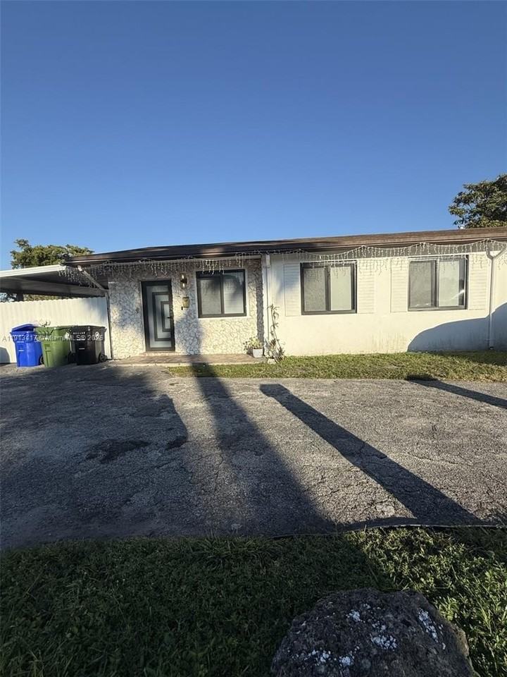 3098 Nw 20th Ct #0 - Photo 2 of 18