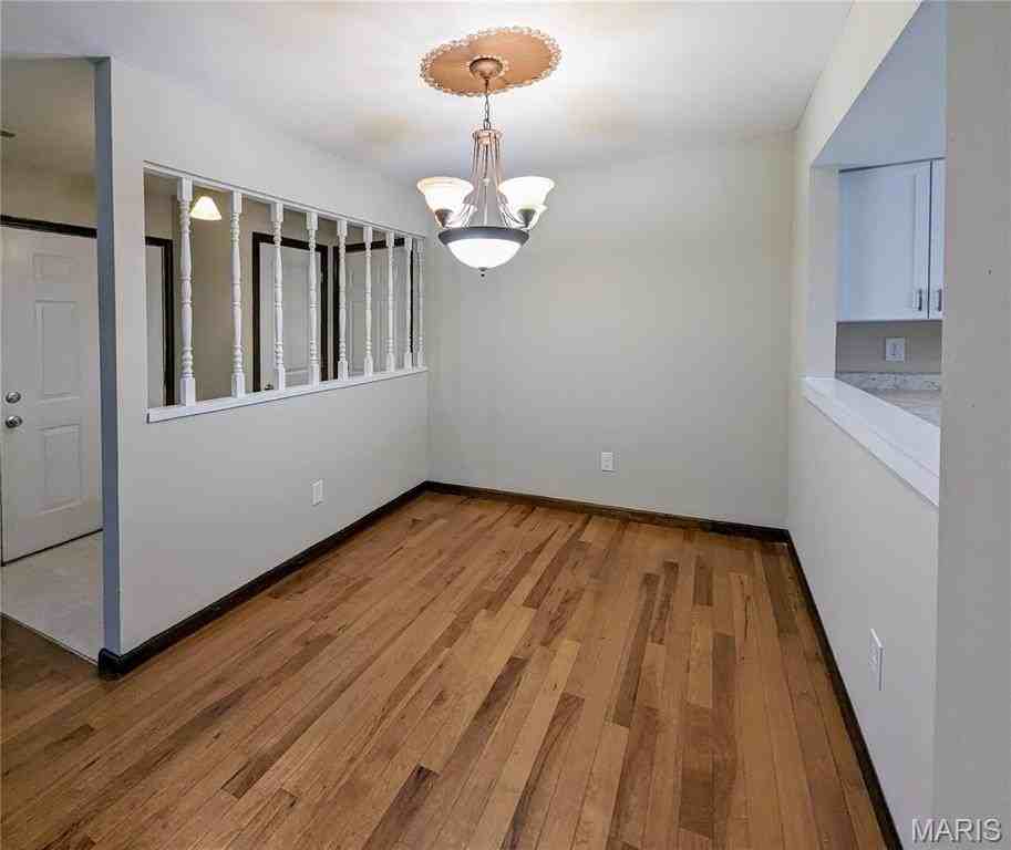 263 Spencer Pl - Photo 4 of 18