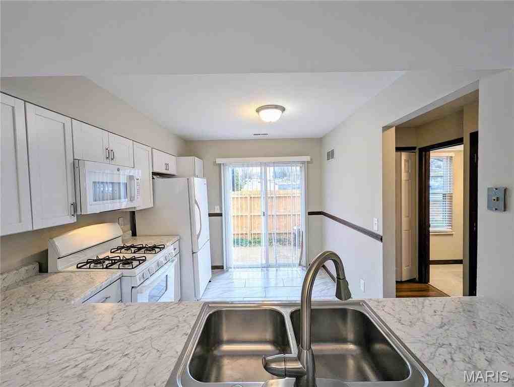 263 Spencer Pl - Photo 5 of 18