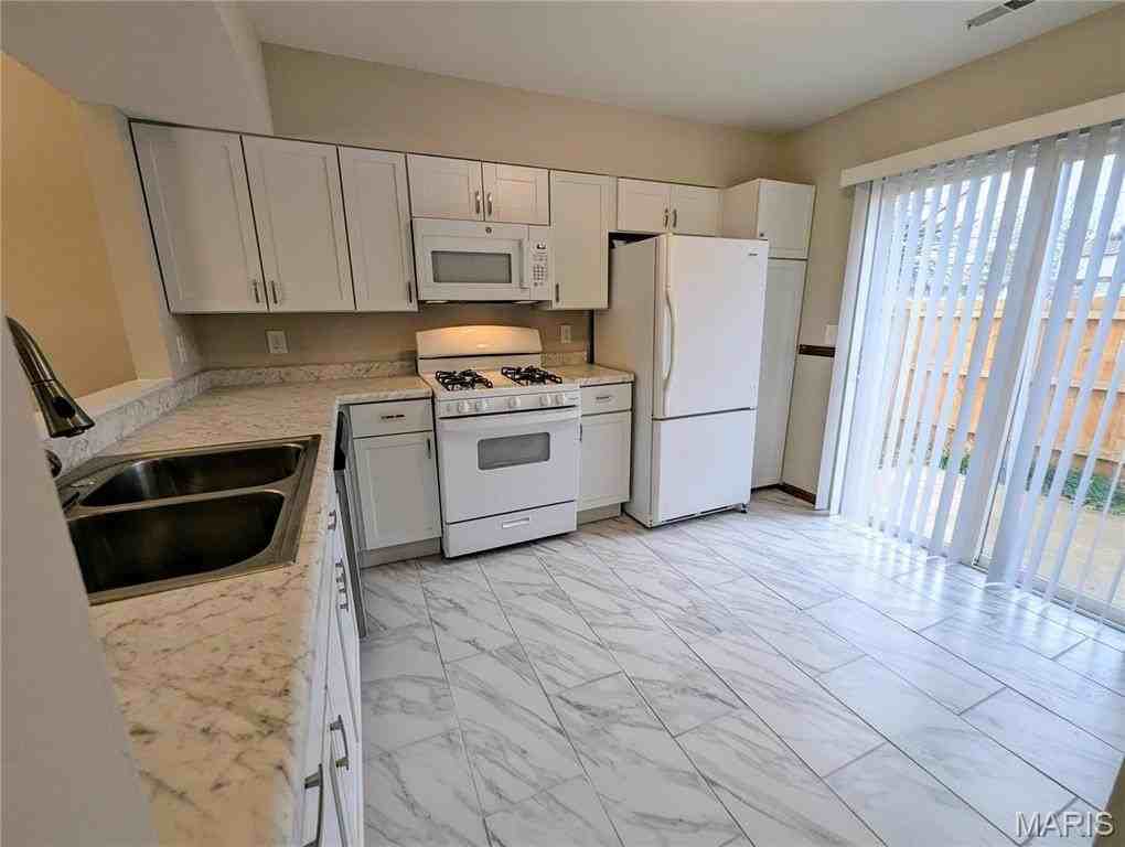 263 Spencer Pl - Photo 7 of 18