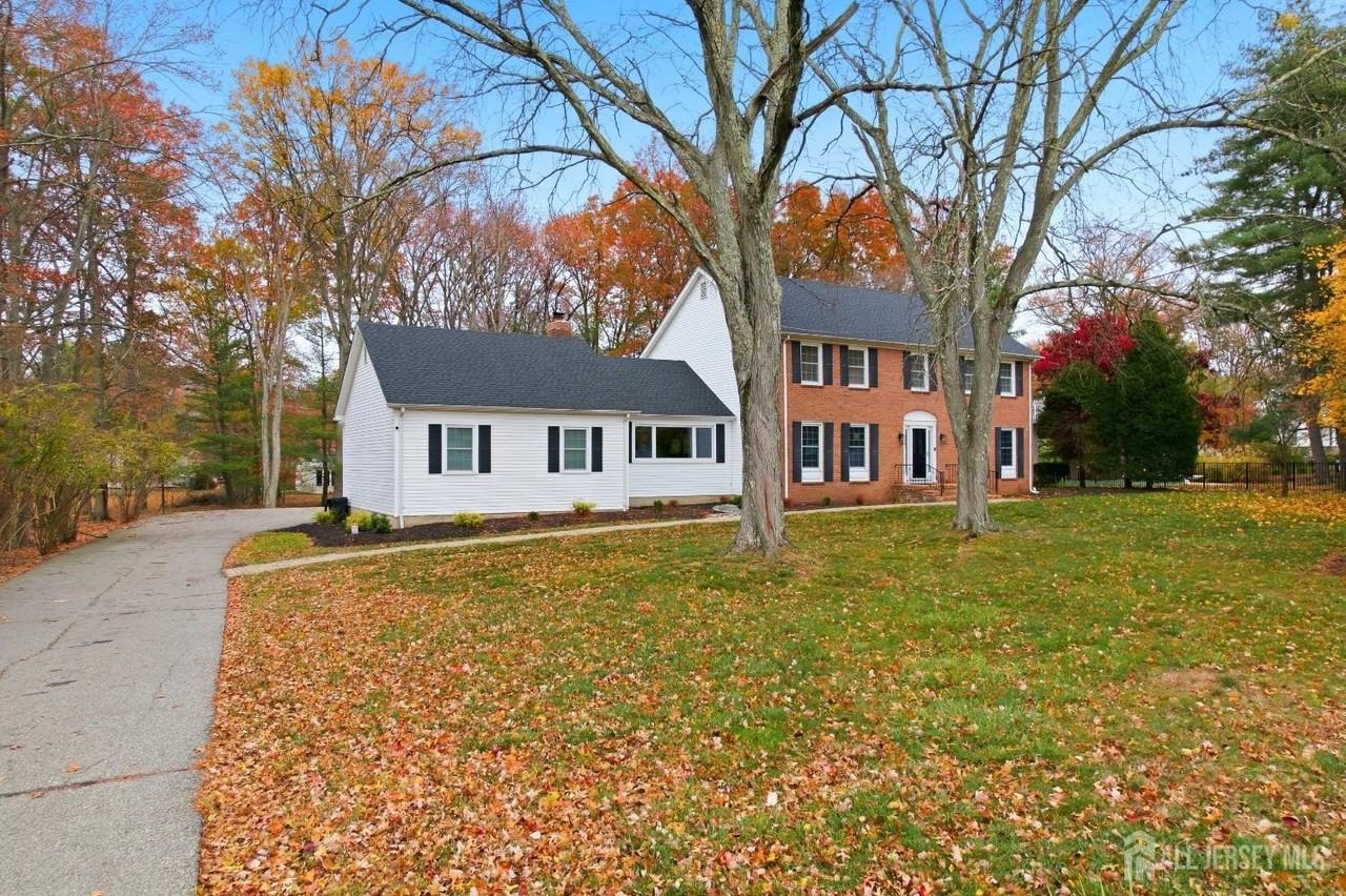 28 Southfield Rd - Photo 2 of 47