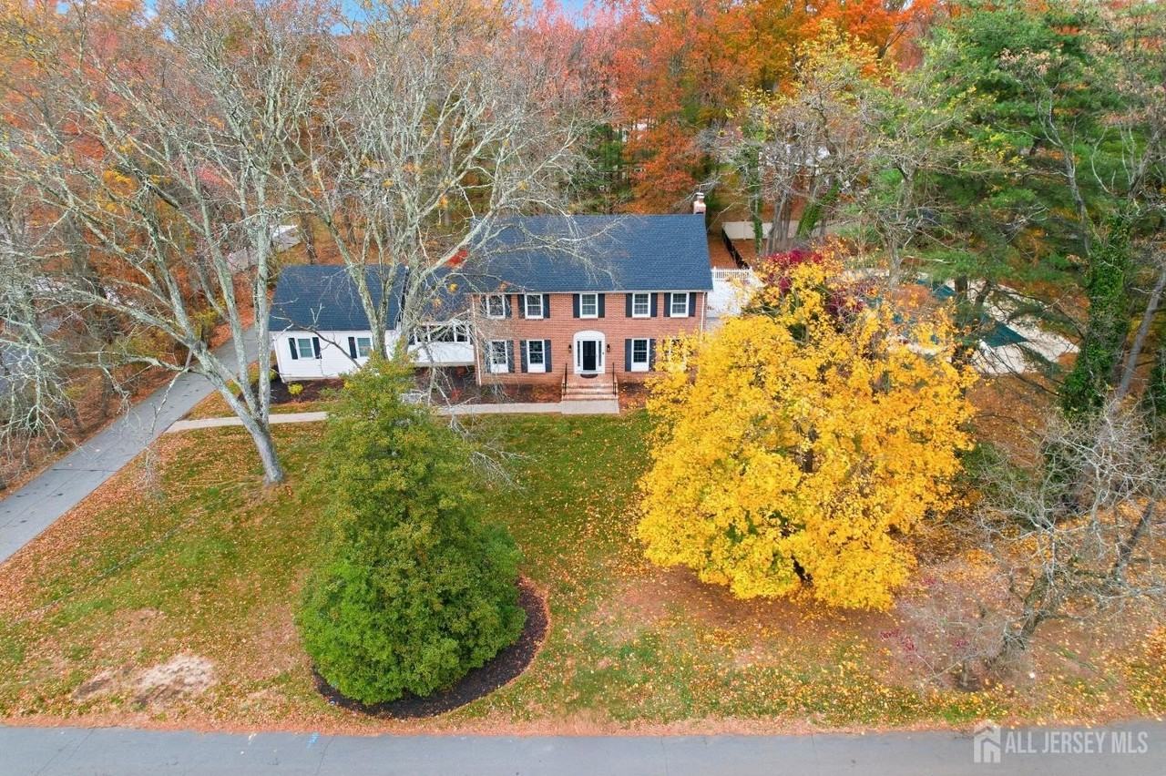 28 Southfield Rd - Photo 3 of 47