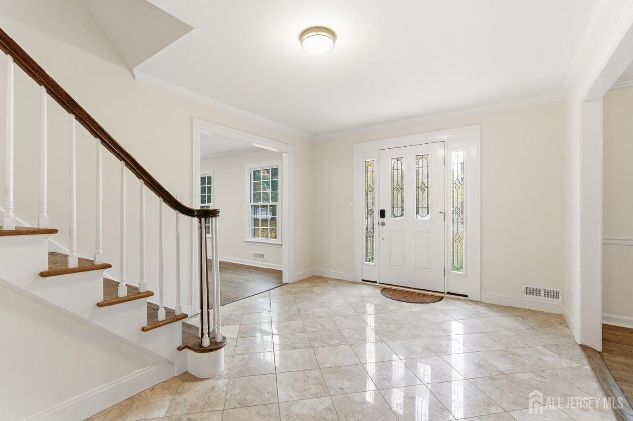 28 Southfield Rd - Photo 4 of 47