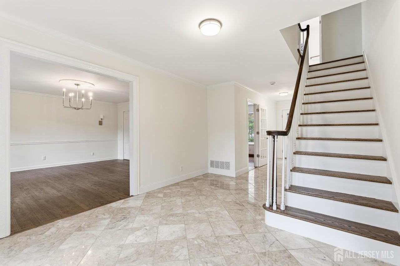 28 Southfield Rd - Photo 5 of 47