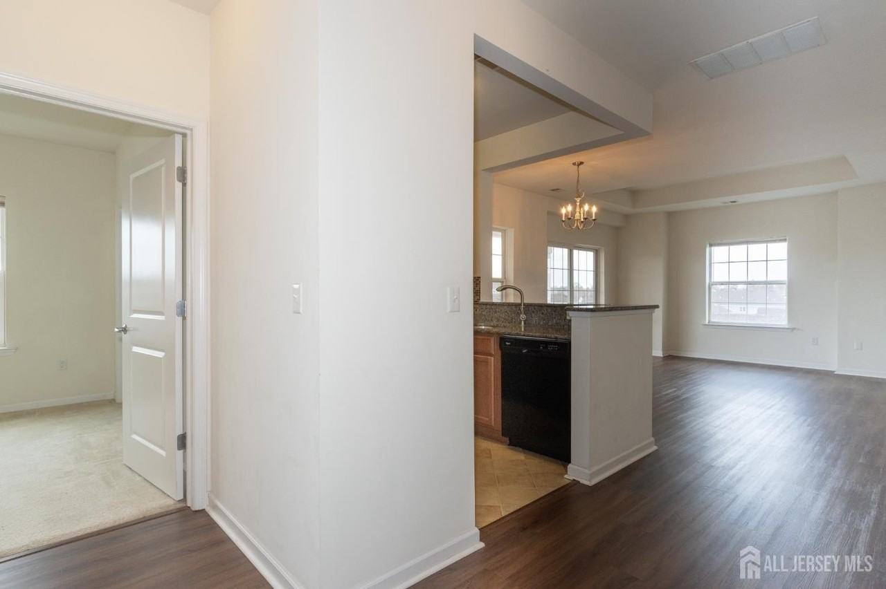 541 E Celebration Way - Photo 3 of 35