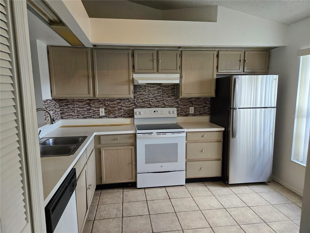 14536 Laguna Beach Circle - Photo 5 of 21