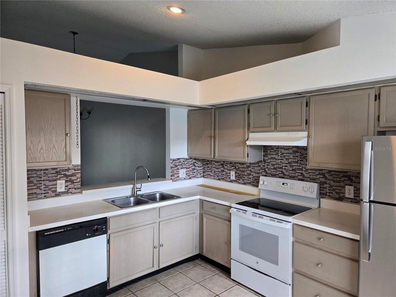 14536 Laguna Beach Circle - Photo 6 of 21