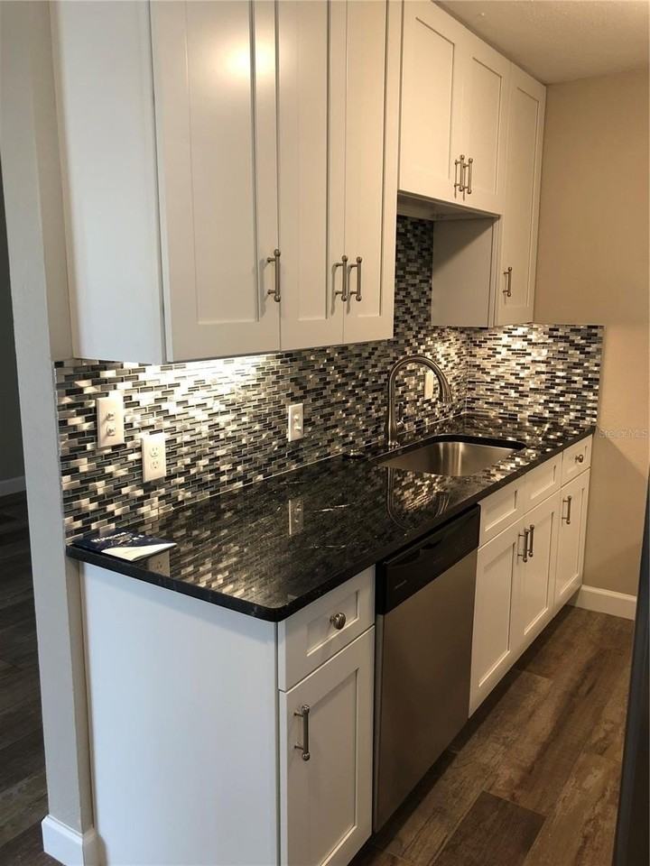 520 70th St N #4 - Photo 6 of 17