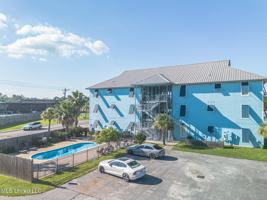 featured image of 699 Dunbar Ave #303