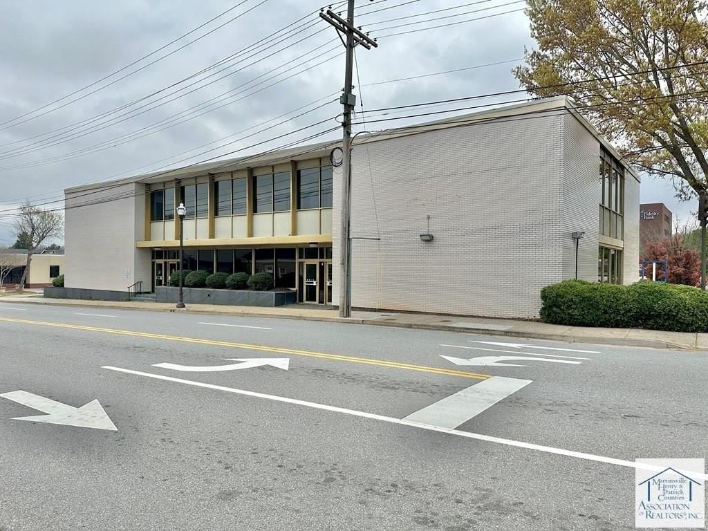 8 Lester St - Photo 3 of 50