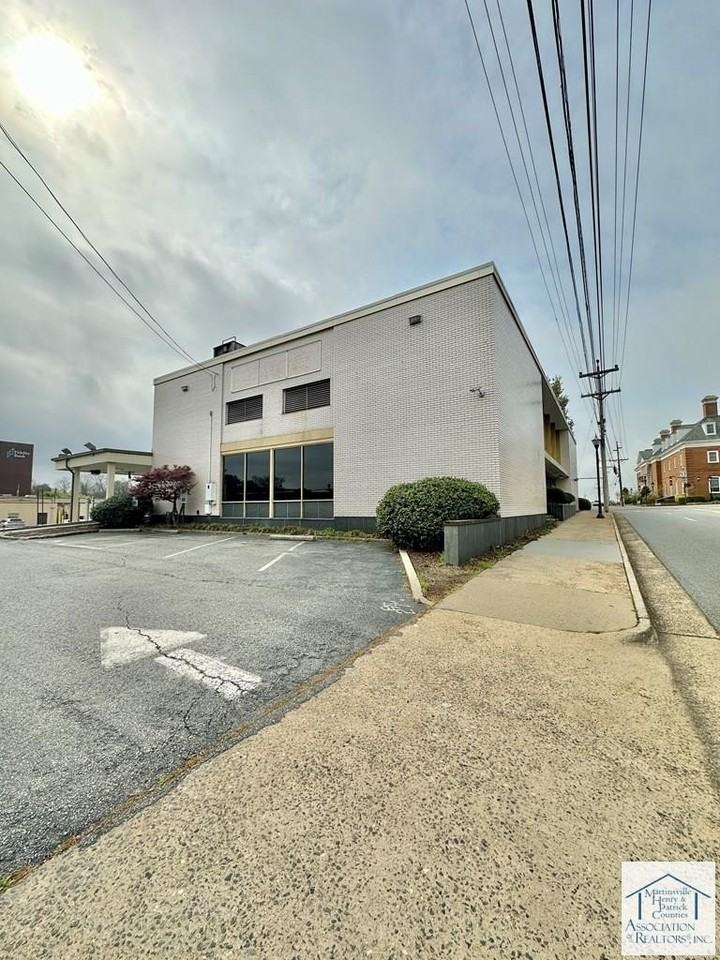 8 Lester St - Photo 5 of 50