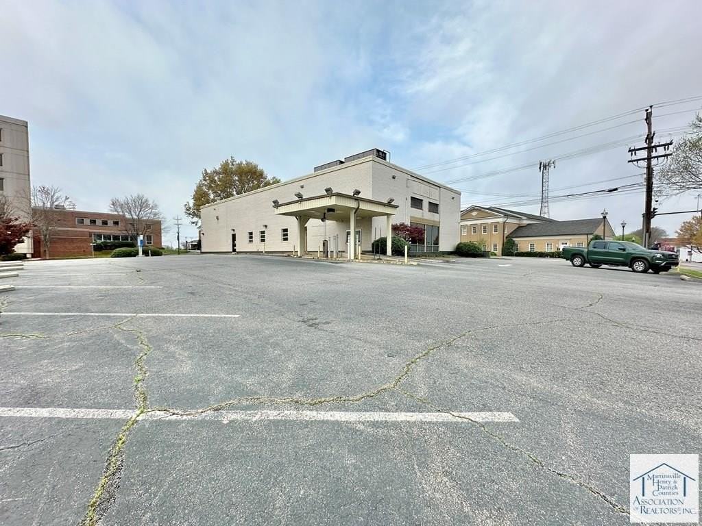 8 Lester St - Photo 6 of 50