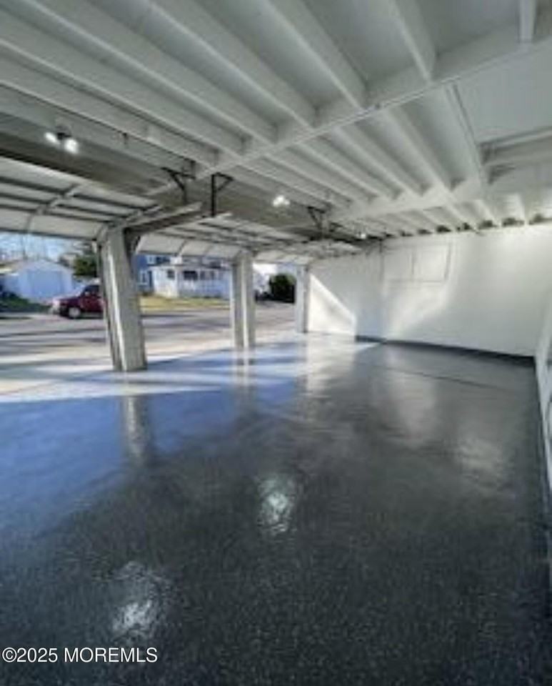 835 835 Dunlewy Street unit: Garage - Photo 3 of 15