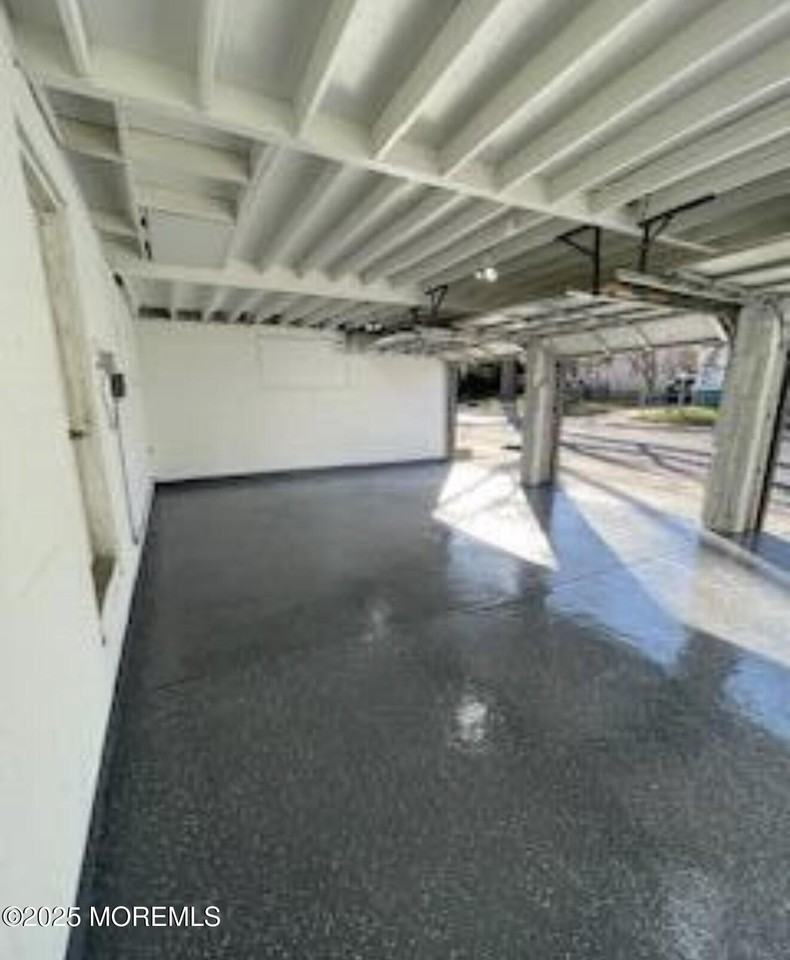 835 835 Dunlewy Street unit: Garage - Photo 4 of 15