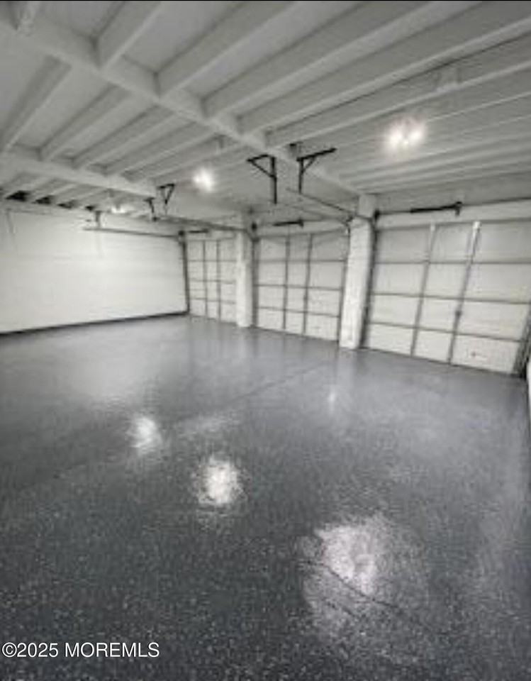 835 835 Dunlewy Street unit: Garage - Photo 5 of 15