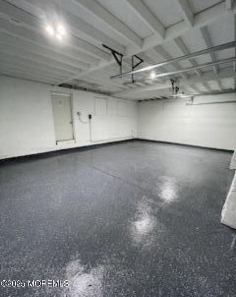 835 835 Dunlewy Street unit: Garage - Photo 6 of 15