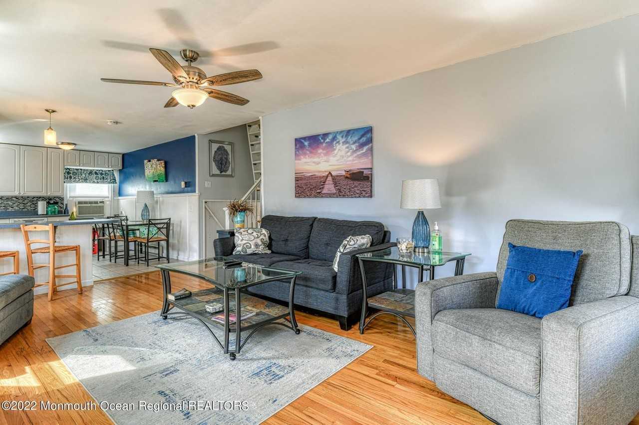 42 Abbott Ave - Photo 5 of 25