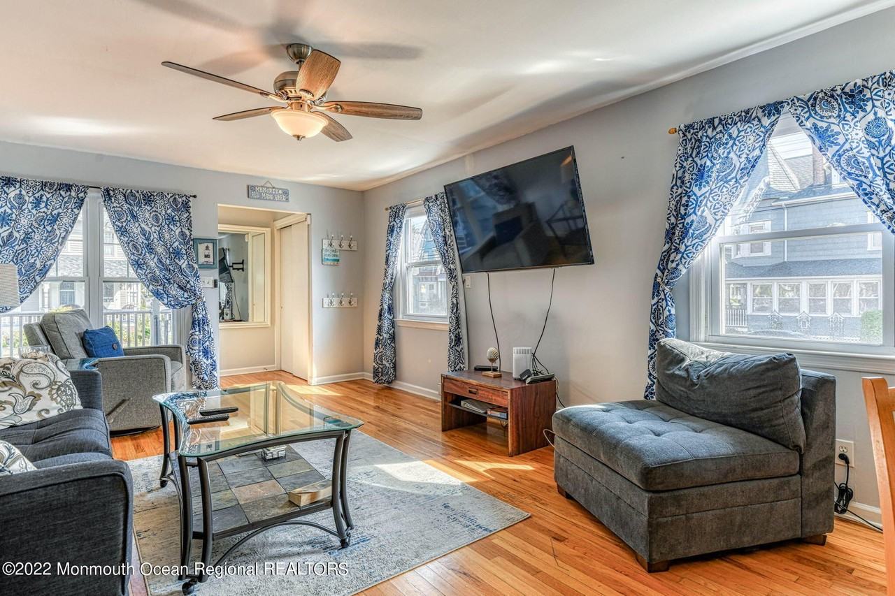 42 Abbott Ave - Photo 6 of 25