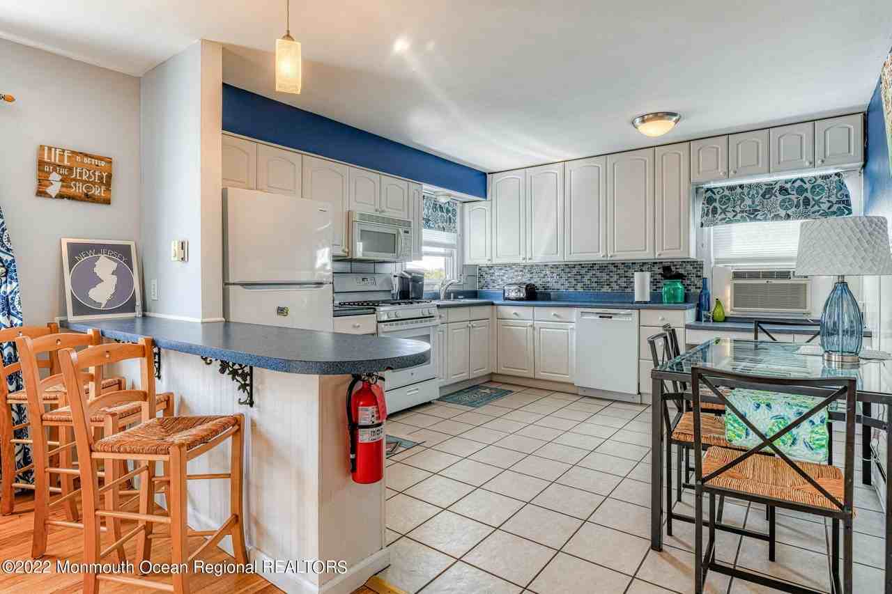42 Abbott Ave - Photo 7 of 25