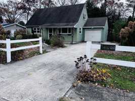 featured image of 891 Raleigh Dr