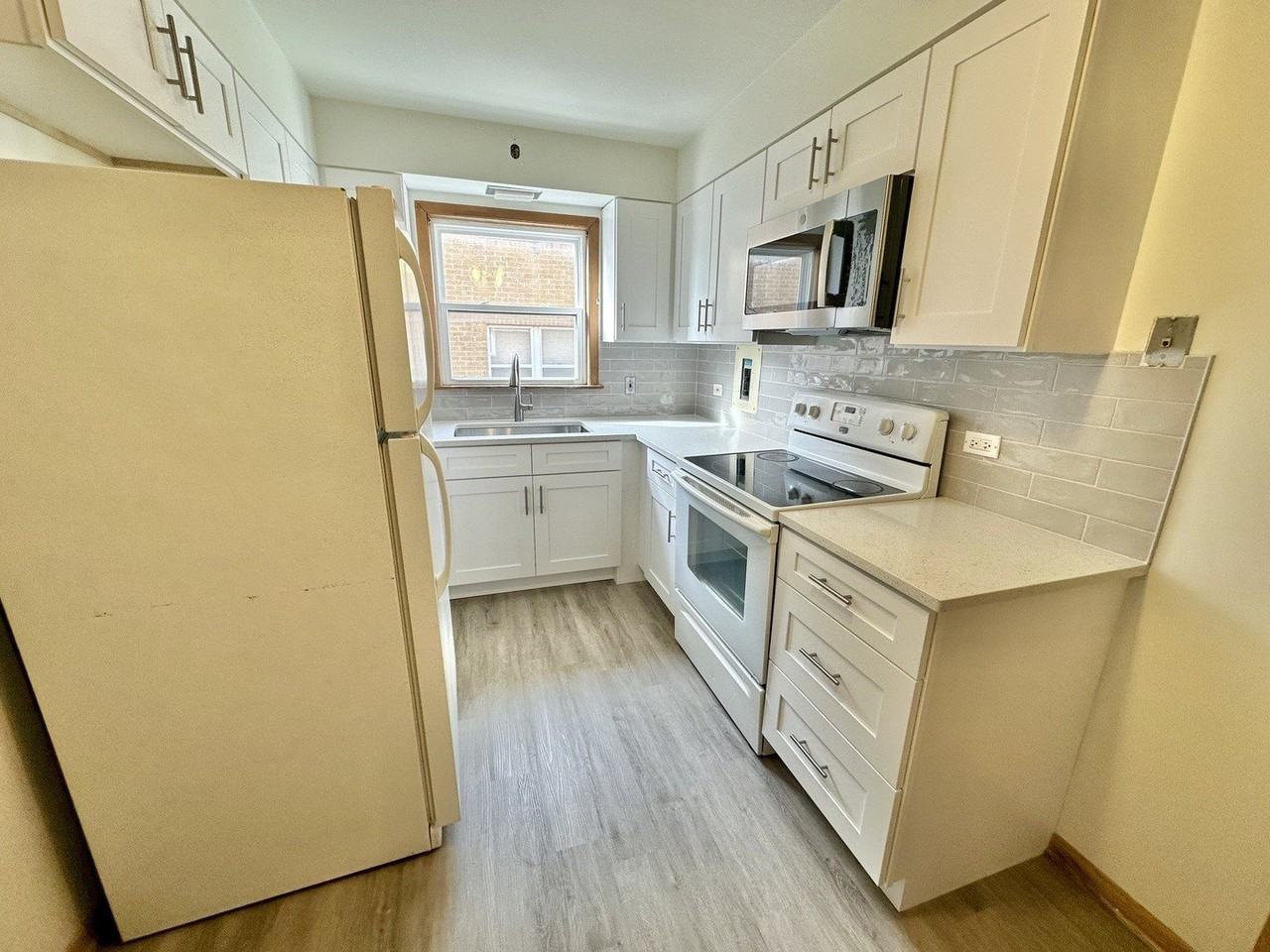 7845 W Lawrence Ave #11 - Photo 2 of 10