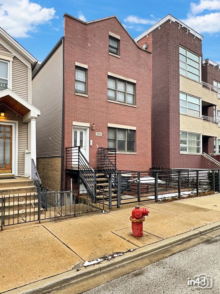 1504 W Augusta Blvd #1 - Photo 3 of 22