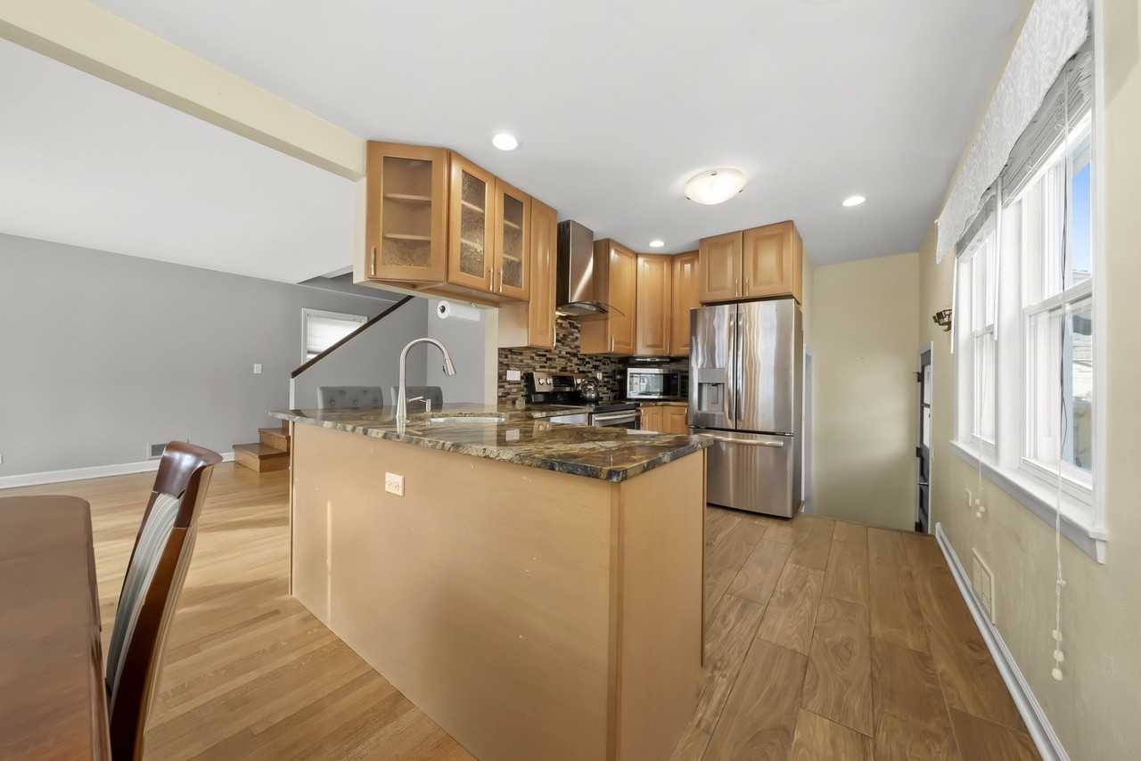 7432 Ainslie Street - Photo 7 of 39