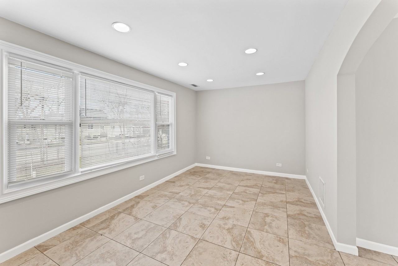 2916 Oakwood Avenue - Photo 4 of 34