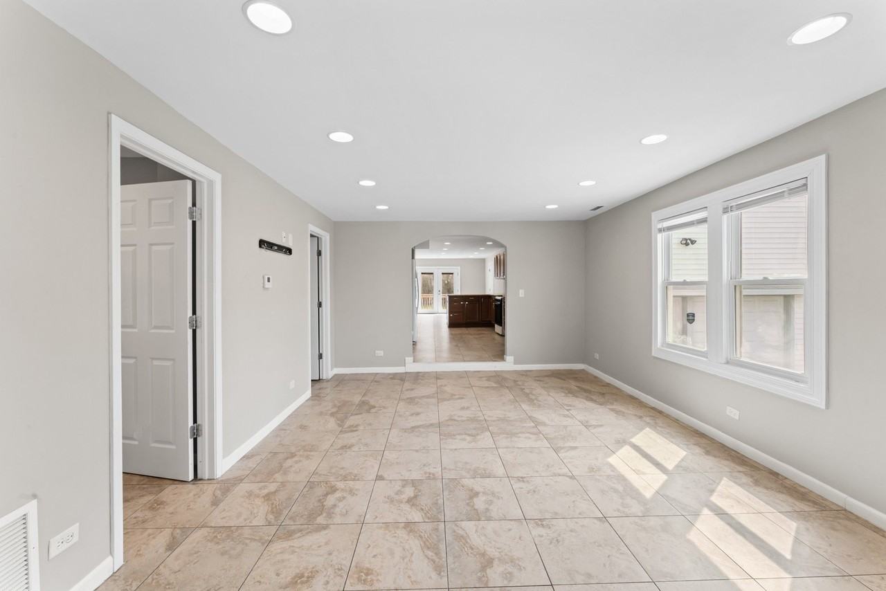 2916 Oakwood Avenue - Photo 6 of 34