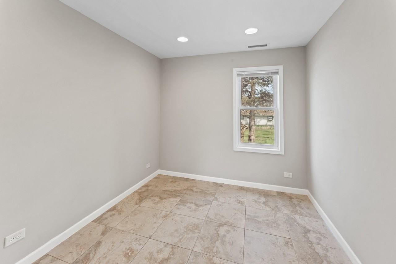 2916 Oakwood Avenue - Photo 7 of 34